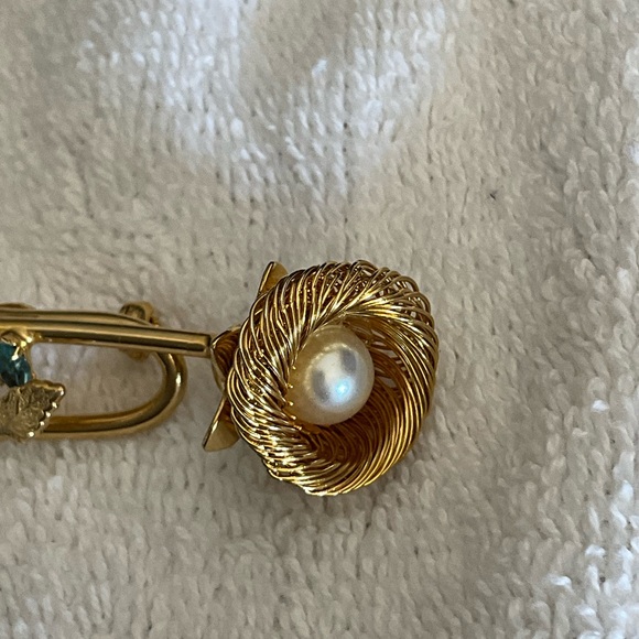 Kramer of New York Trumpet Coronet Brooch Pin Faux Pearl & Prong Set Stones - Picture 6 of 13